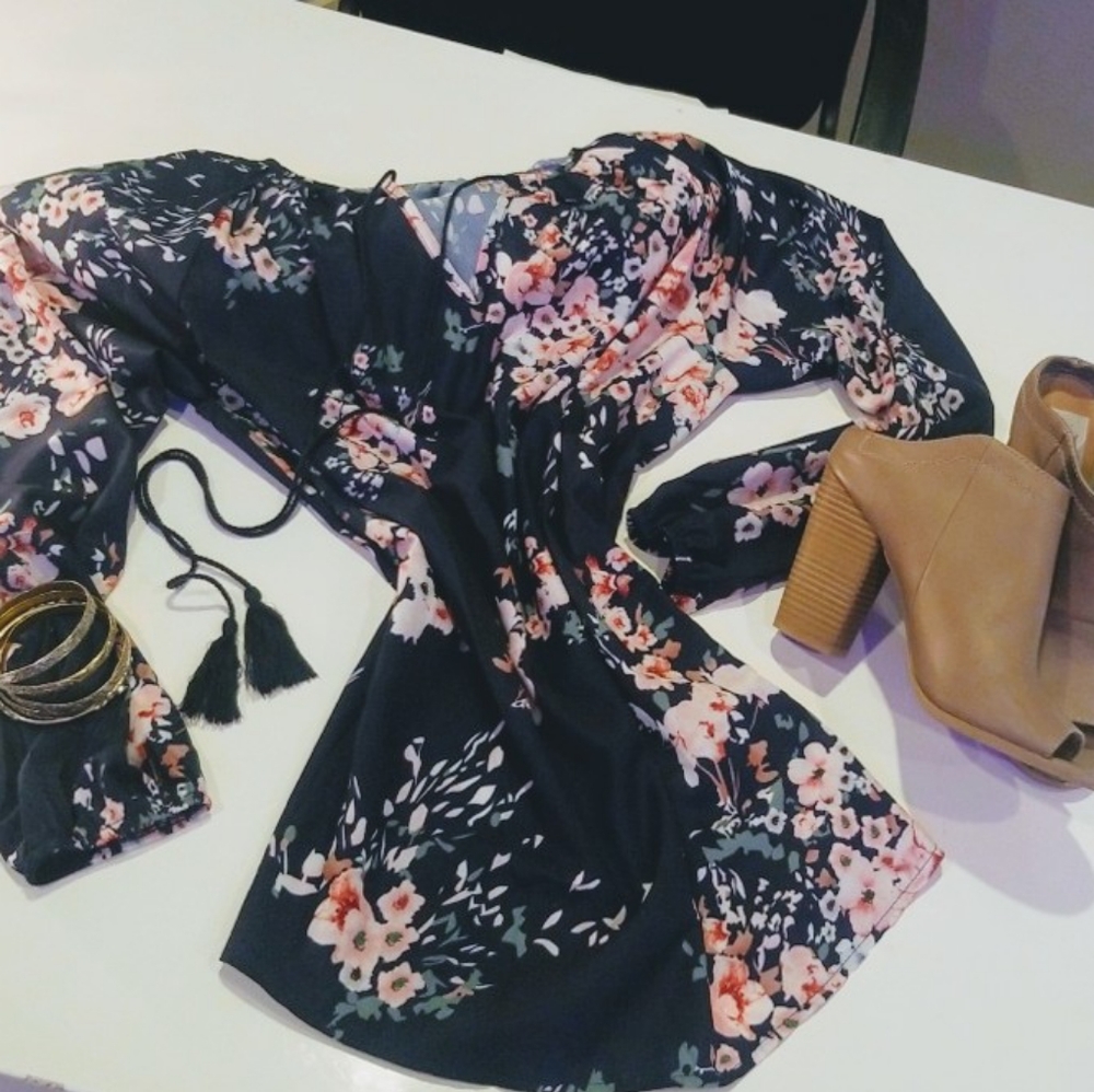 Like New Navy Boho Floral Print V Neck Chiffon Top